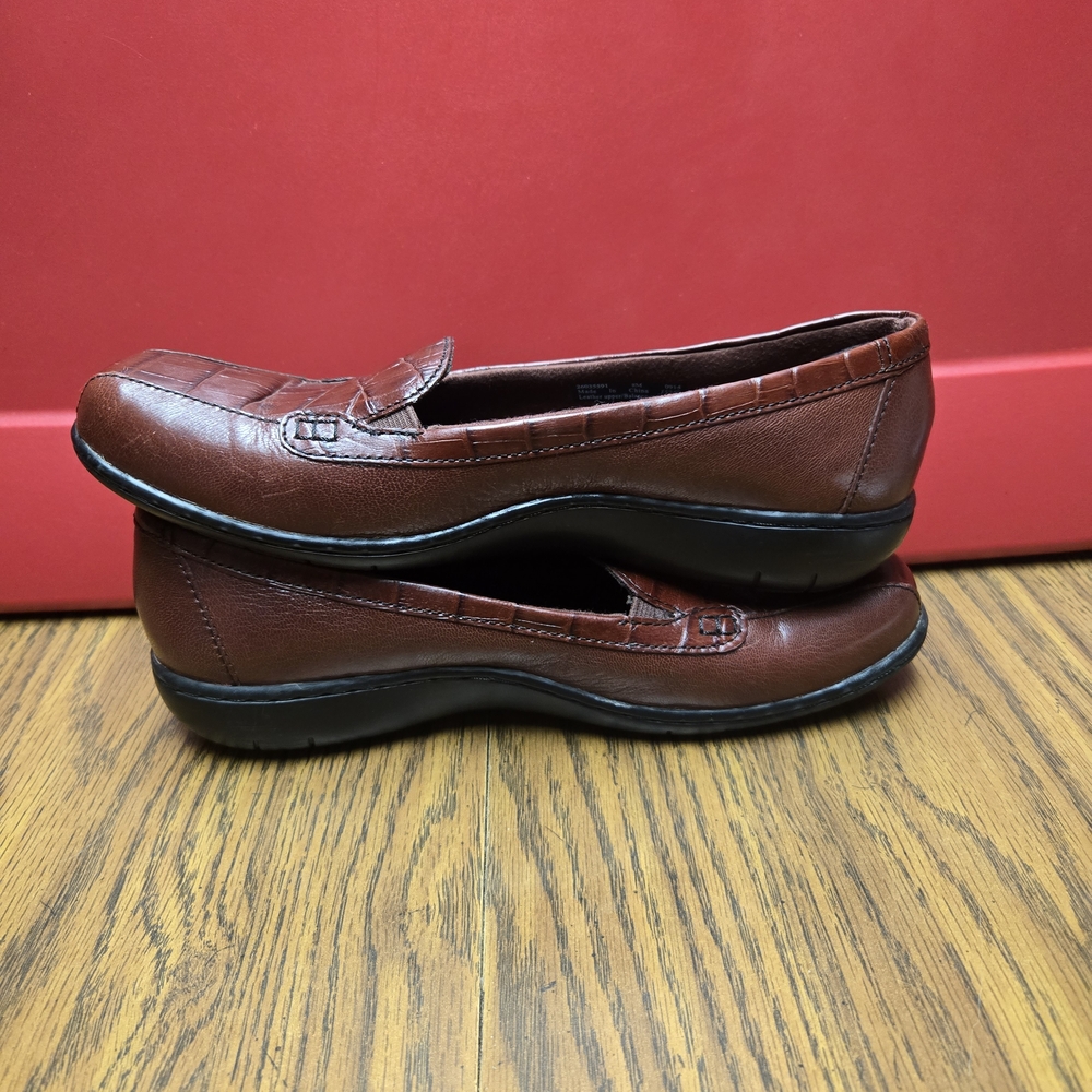 Women's Clarks Alligator Loafers. - Picture 5 of 7